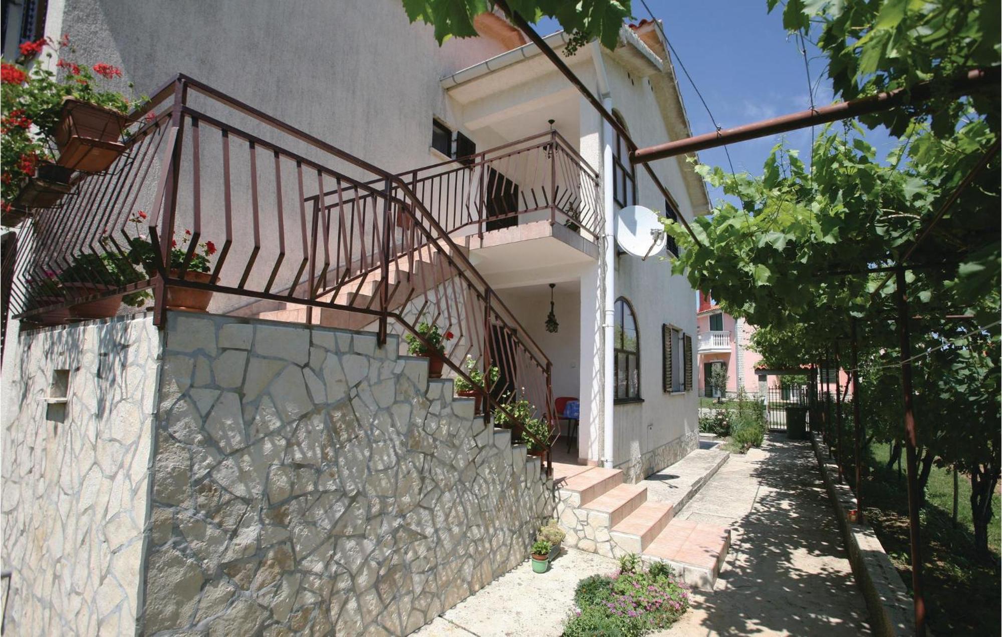 2 Bedroom Gorgeous Apartment In Labin Raša Dış mekan fotoğraf